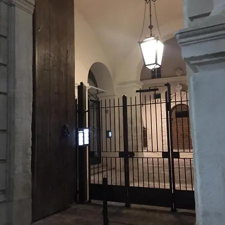 Palazzo Pica Alfieri Centro Storico * LʼAquila